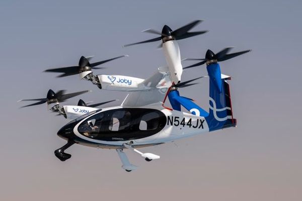 「Uber」が今年後半、ドバイで「空飛ぶタクシー」のサービスを開始