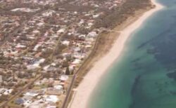 豪の海で13歳の少年が、4時間以上も泳ぎ、漂流した家族を救う