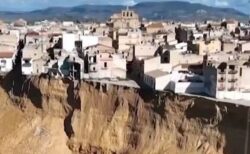 イタリアで大規模な土砂崩れ、多くの家が崖っぷちに立たされる【動画】