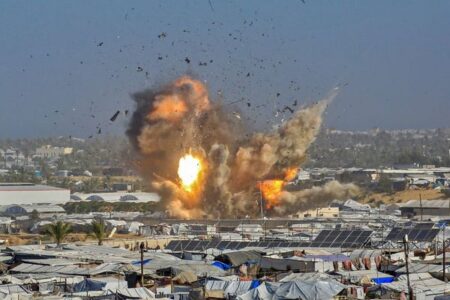 ガザ地区でイスラエル軍が激しい空爆、30人のパレスチナ人を殺害