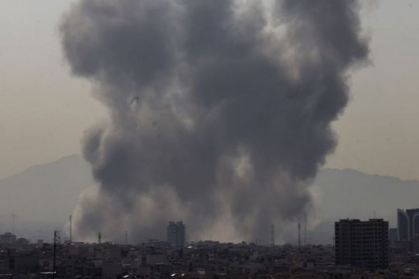 米軍とイスラエル軍がイランへ攻撃を開始、複数の都市を空爆