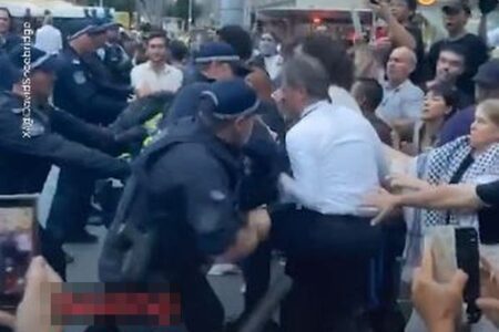 イスラエルの大統領が豪を訪問、警察が暴力的に抗議デモを鎮圧