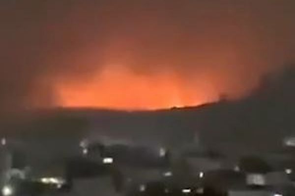 パキスタン軍、アフガニスタンの主要都市を爆撃、開戦を宣言