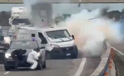イタリアの高速道路で、強盗団が警備会社の車を襲撃、爆破する【動画】