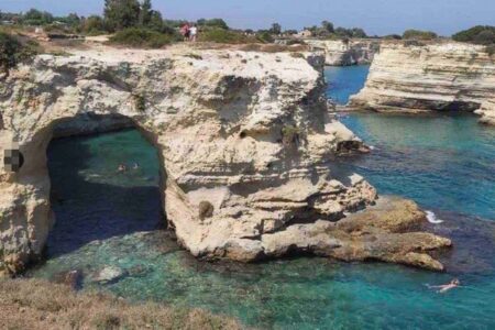 イタリアにある有名な「恋人たちのアーチ」、バレンタインデーの日に崩壊