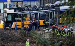 イタリアでトラムが脱線、2人が死亡、最大40人が負傷