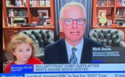 米の番組でハプニング、インタビュー中に専門家の孫娘が画面に登場