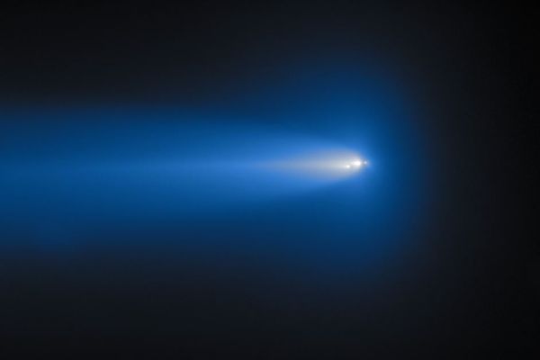 太陽に接近した彗星、崩壊する様子を撮影