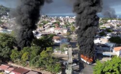 メキシコ軍が麻薬組織のボスを殺害、残りのメンバーが報復し、町が混乱