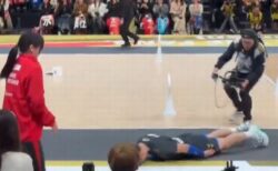 バレーボールの西田選手、スライディング謝罪が世界的にバズる【動画】