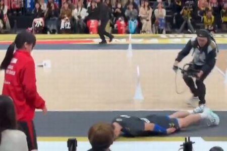 バレーボールの西田選手、スライディング謝罪が世界的にバズる【動画】