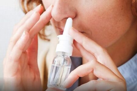 鼻スプレーの薬がインフル予防に効果、臨床試験で確認