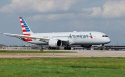 アメリカン航空の機体に銃弾の跡、コロンビア上空で銃撃された可能性