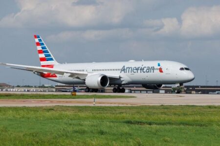 アメリカン航空の機体に銃弾の跡、コロンビア上空で銃撃された可能性