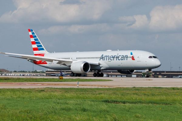 アメリカン航空の機体に銃弾の跡、コロンビア上空で銃撃された可能性