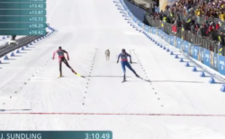 冬季五輪クロスカントリー競技にワンコが飛び入り、選手とともにゴールする