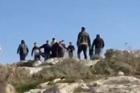 イスラエルの不法入植者が、パレスチナ系アメリカ人の若者を射殺