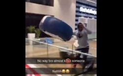 ロンドンの店内で椅子を投げ落とした少年ら、2人を逮捕【動画】