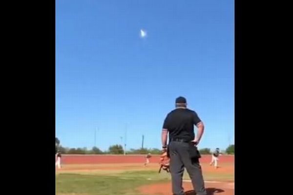 米・テキサス州の住宅に、隕石と思われる物体が落下