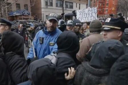 NY市長の公邸前で極右・反イスラム抗議デモ、6人を逮捕