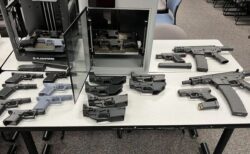 18歳の青年の部屋から、大量の「ゴーストガン」を発見・押収