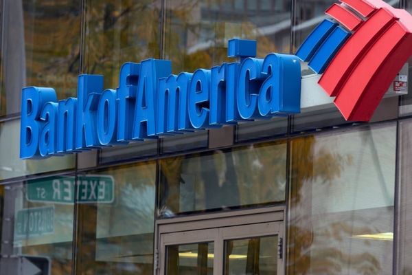 パリにある「バンク・オブ・アメリカ」に爆発物、3人の若者を逮捕