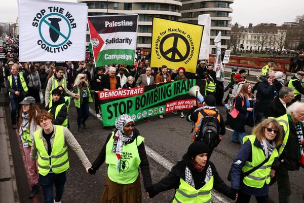 米とイスラエルによるイラン攻撃の停止を求め、ロンドンで5000人がデモ行進