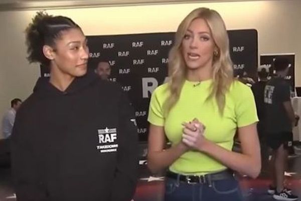 TVの美人記者、レスリングの選手にジャーマン・スープレックスをかけられる【動画】