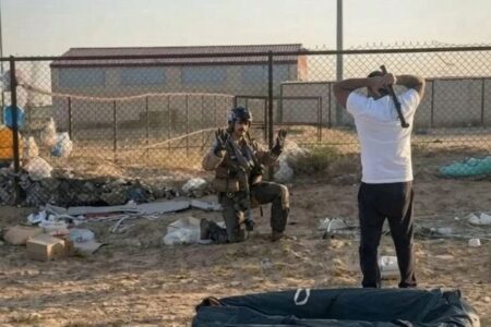 F-15戦闘機からパラシュートで脱出した米兵、地上でイラン兵に間違えられる【動画】