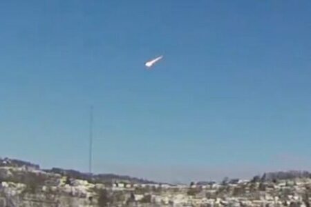 米上空に巨大な火球、衝撃波の轟音を引き起こす【動画】