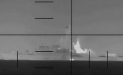 米軍が潜水艦でフリゲート艦を撃沈、イラン国内では1000人以上が死亡