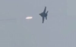 米軍の戦闘機「F/A-18」がイランのミサイルを間一髪で回避、動画が拡散