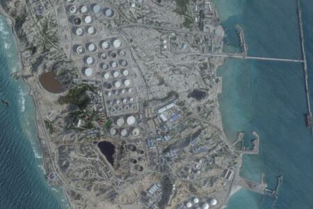 米軍が3隻の軍艦と数千人の兵士の派遣を準備、イランのハルグ島を占領か？