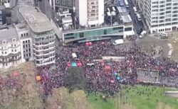 極右勢力に抗議するデモ、ロンドンに50万人が集結