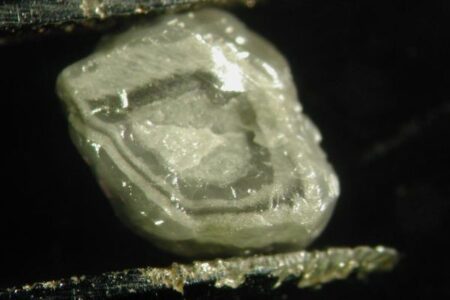 中国の科学者、「六方晶ダイヤモンド」の作成に成功したと主張