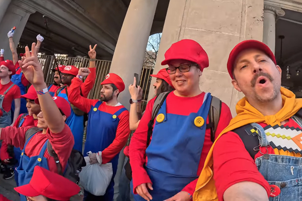 「マリオの日」NYに270人のマリオが大集合、ギネス記録に挑戦