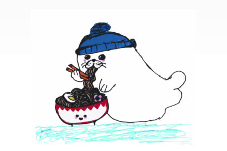 小学生が描いた「ラーメンを食べるアザラシ」が、NYスーパーのグッズロゴに採用される