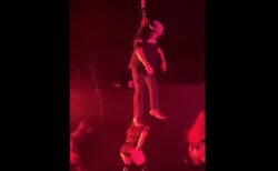 イギリスの高齢ラッパー、ステージで宙吊りのまま意識を失い「死亡宣告」