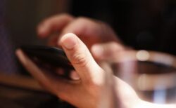 SNSを長時間使う子供、鬱病や不安症を発症する可能性が高い【研究】