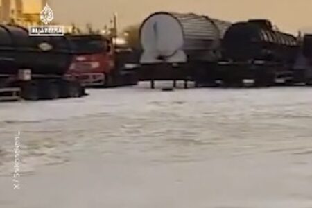 アフリカのナミビアで大量の雹が降り、地元の住民もびっくり【動画】