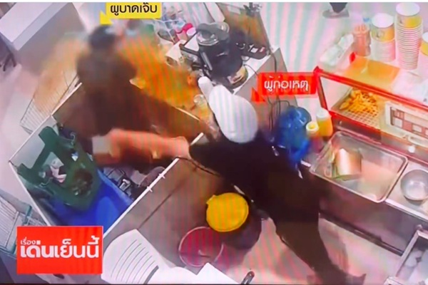 口論の末か、女性従業員が同僚に突然の襲撃、熱い油をかけて重傷【動画】