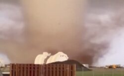 オクラホマ州で巨大な竜巻が発生、40軒の家が被害【動画】