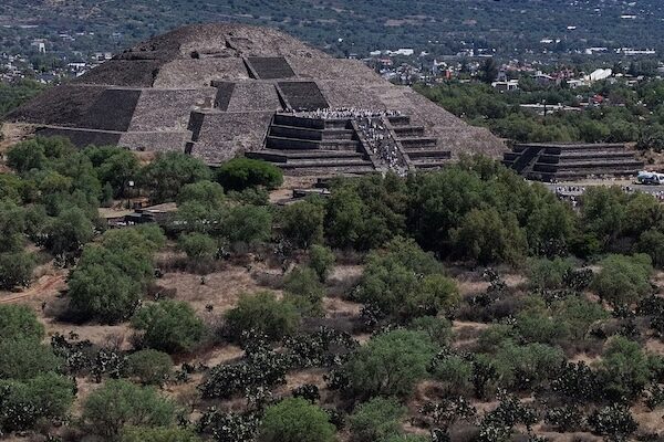 メキシコのテオティワカン遺跡で男が銃を発砲、カナダ人観光客が死亡【動画】