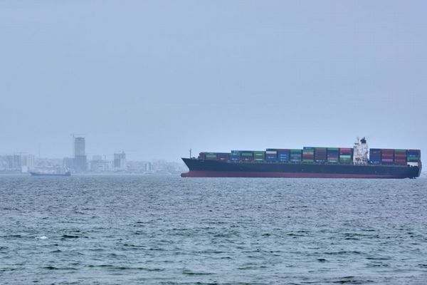 イランの「ホルムズ海峡優先」の新提案、トランプ政権の反応とは？