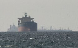 イランの外相がホルムズ海峡の開放を宣言、全ての商船が航行可能