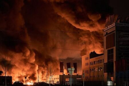 ウクライナ全土でロシア軍の攻撃により、17人が死亡、100人以上が負傷