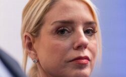 トランプ氏がパム・ボンディ司法長官を解任、次は国家情報長官か？