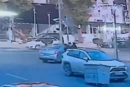 米・女性ジャーナリストがイラクで拉致、連れ去られる瞬間の動画