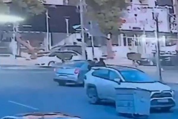 米・女性ジャーナリストがイラクで拉致、連れ去られる瞬間の動画