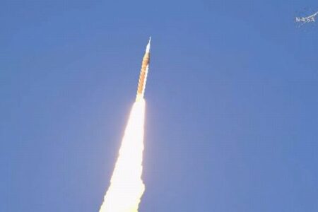「アルテミスII」のロケット打ち上げに成功、宇宙飛行士を乗せ月へ